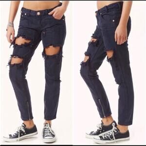 One Teaspoon | NWT Trashed FreeBirds Low Waist Black Distressed Zipper Jeans